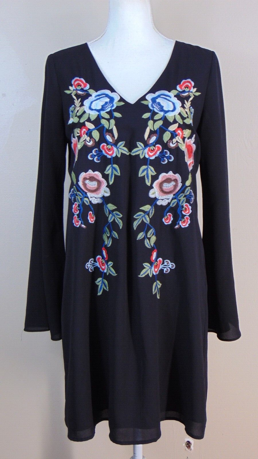 Boho Black Embroidered Bell Sleeve Floral Dress Womens Size Small Knee Length