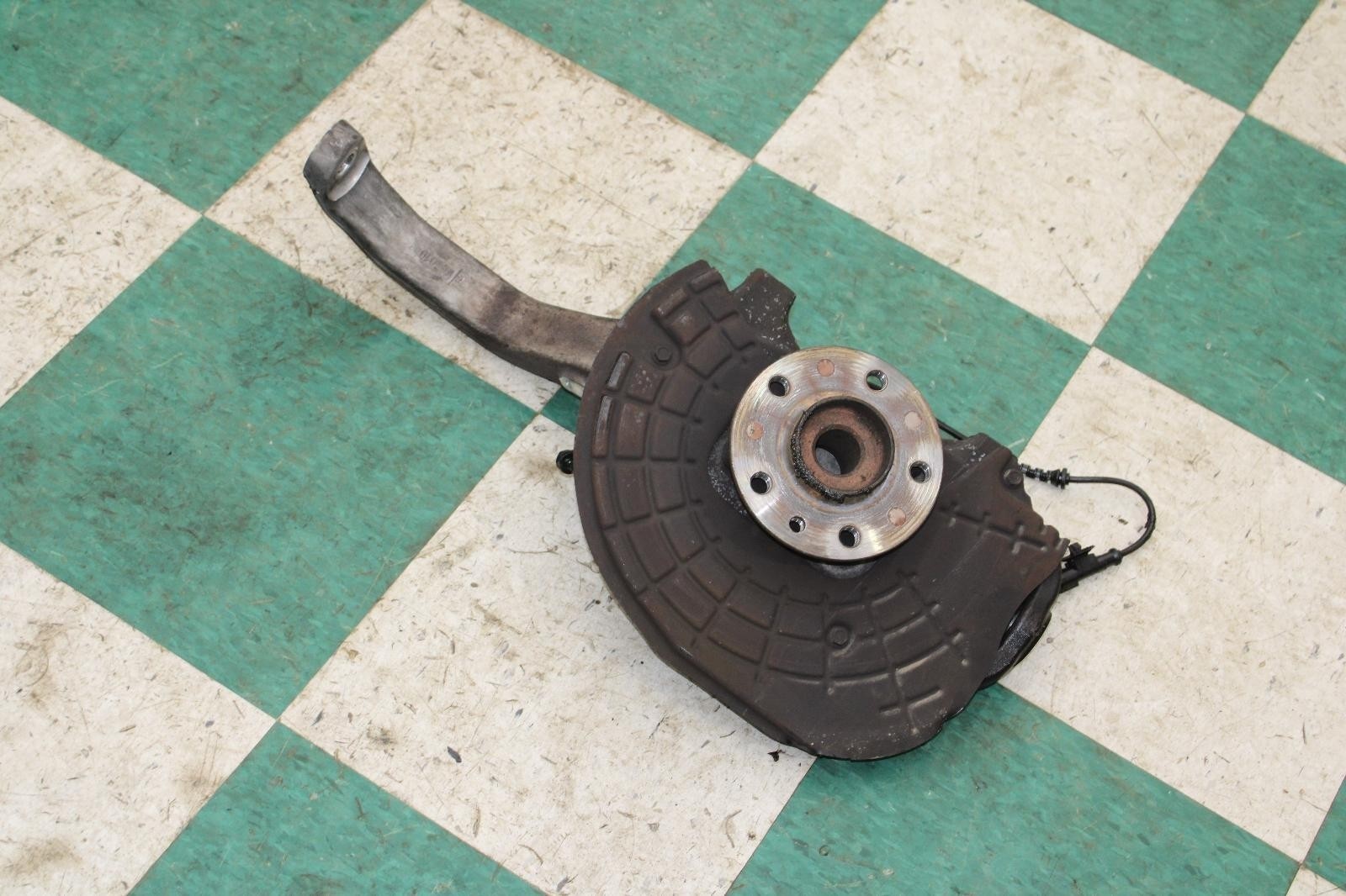 Maserati Ghibli 2014-2017 Front Right Steering wheel hub
