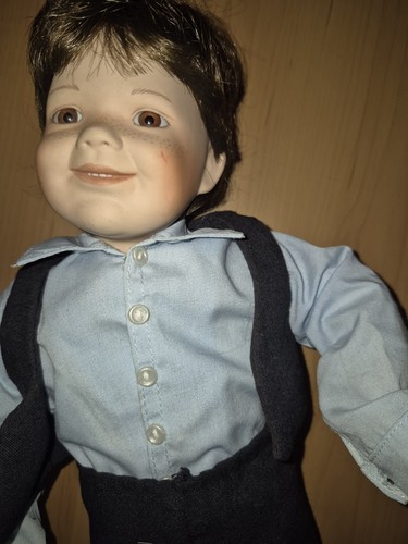 Künstlerpuppe Sammlerpuppe, Porzellankopf, Bekleidung