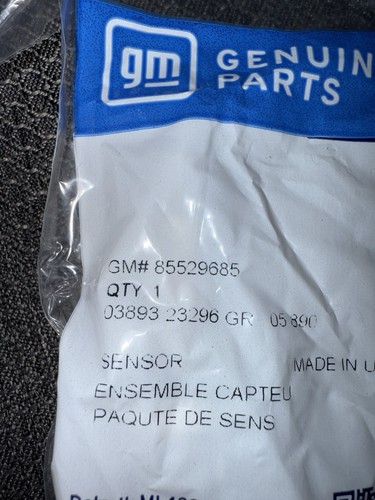 NEW OEM GM Tire Pressure Sensor Chevy Camaro 85529685 - Picture 2 of 3