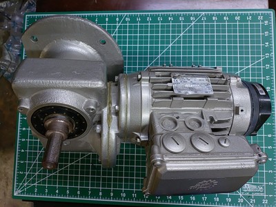 Nord Electric Right-angle Gearmotor 96.17:1 254-277/440-480VAC w/ 24VDC Brake
