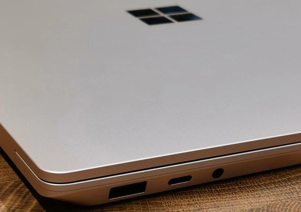 G1N Microsoft Surface Laptop 1769 TouchScreen Intel Core i7 8GB Model JKQ00007 - Image 2 of 3