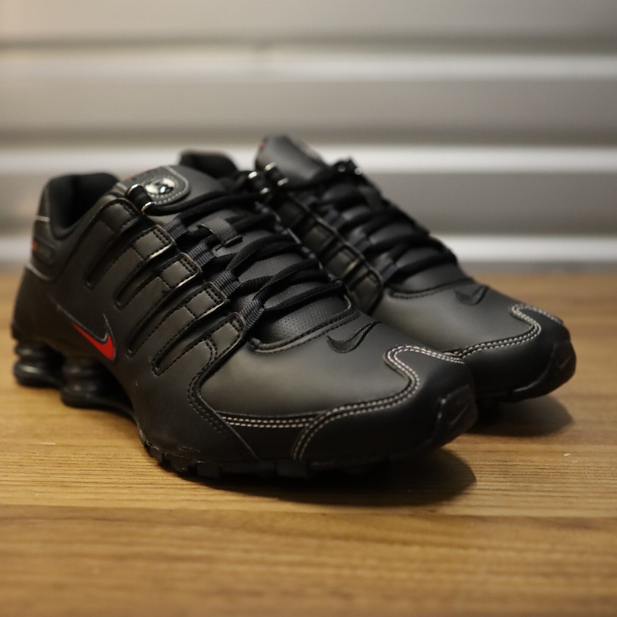 nike shox nz black varsity red
