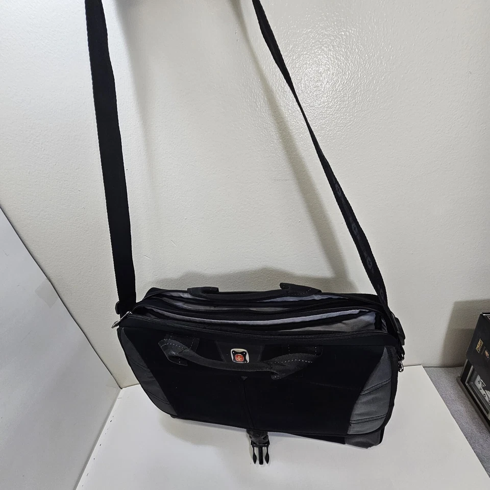 Swiss Gear by Wenger Negro Computadora Portátil Maletín Bolsa Estuche de Transporte 17" Foto 3 de 4