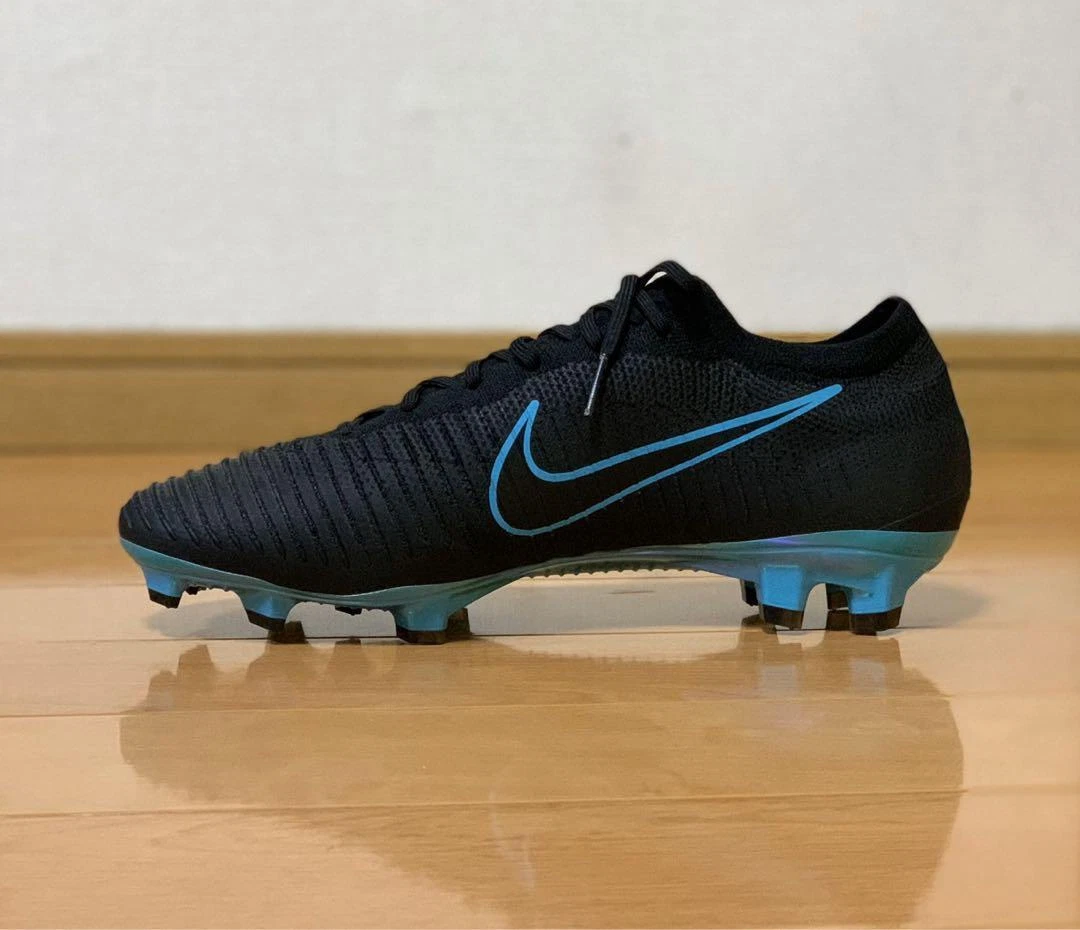 Flyknit hot sale soccer shoes
