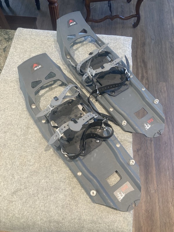 MSR Mountain Safety Research Evo Trail Snowshoes 8" x 22"