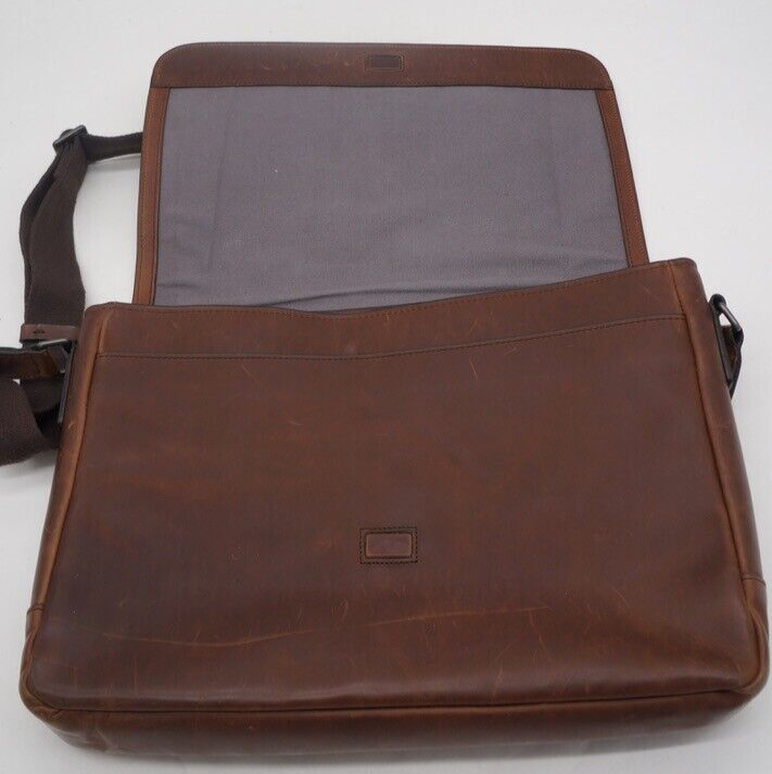 SHINOLA Slim Messenger Bag Premium Brown Navigator Leather Laptop