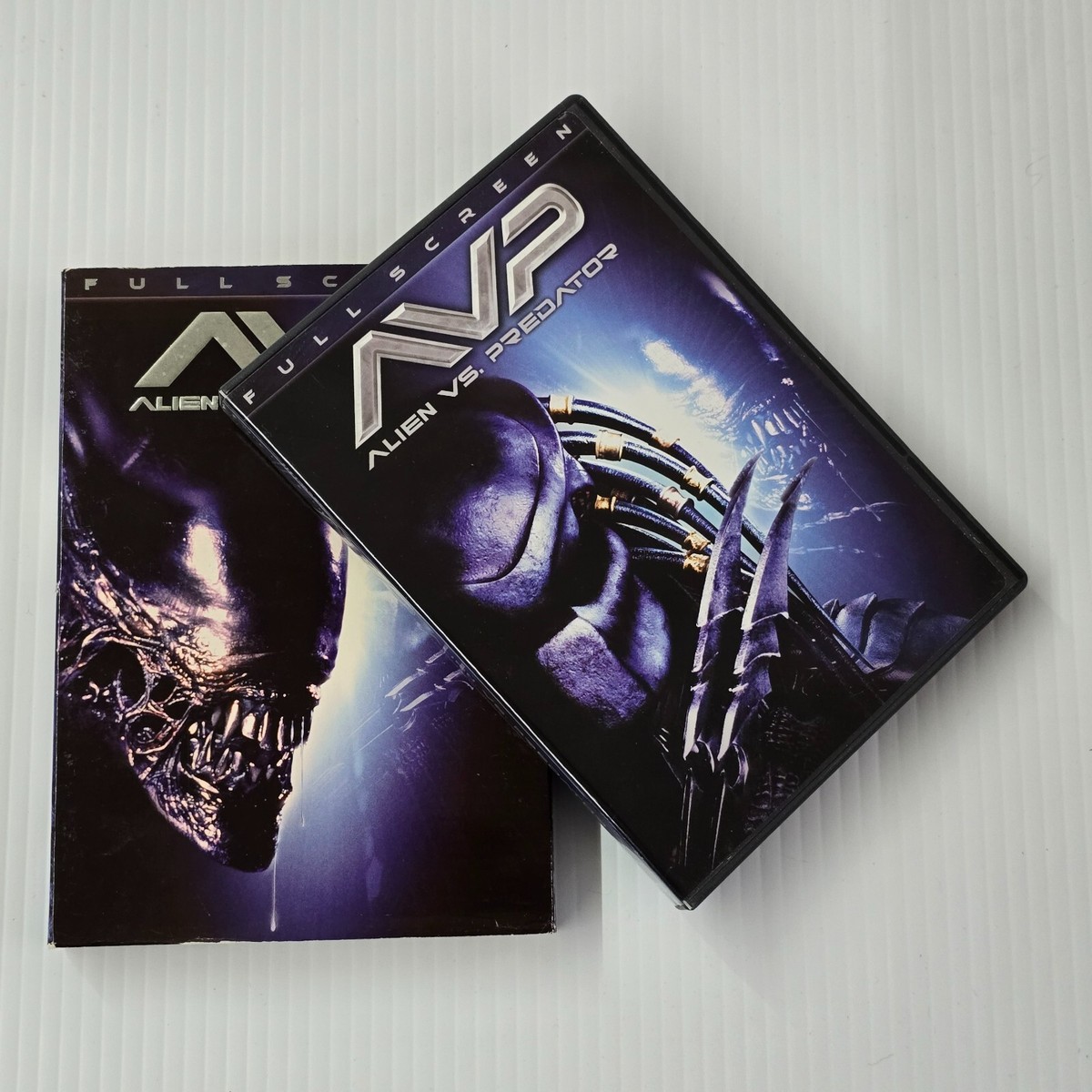 AVP Alien vs. Predator (DVD, 2004) Sanaa Lathan, Raoul Bova, Lance