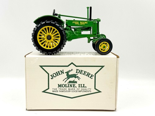 1/16 John Deere BW-40 Tractor, Two Cylinder Club 1996 - Picture 1 of 3