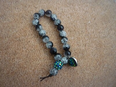 Schwarz weiß + glänzend grün Perlen / Herz Armband - Goth Emo / Teenager Interesse