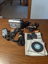 Sony DCR-DVD610 DVD Handy Cam Camcorder 40x Optical Zoom HYBRID W/ Accessories!!