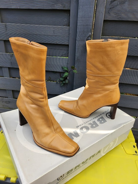 Vintage 90s Bronx Tan Square Heel Toe Boots UK