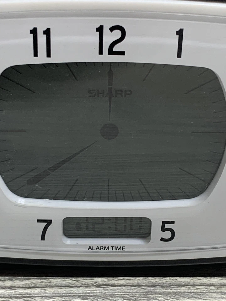 Sharp SPC553 LCD Alarm Clock Battery Operated Snooze Light Analog Display Small - Image 3 of 4