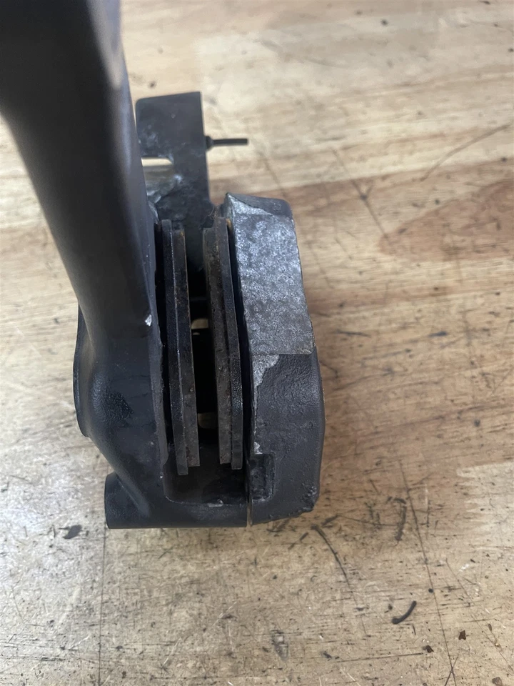 Pinza de freno trasera Harley Davidson Dyna Low Rider Super Glide Wide 06 07 OEM Foto 2 de 4