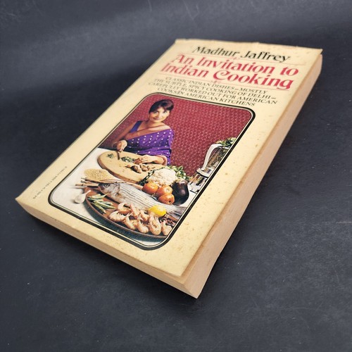 1974 Vintage Cookbook: An Invitation to Indian Cooking by Madhur Jaffrey - Picture 3 of 16