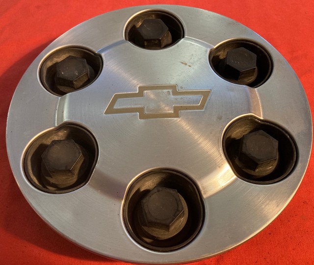Chevrolet Tahoe Silverado 1500 Suburban OEM Wheel Center Cap 9594520