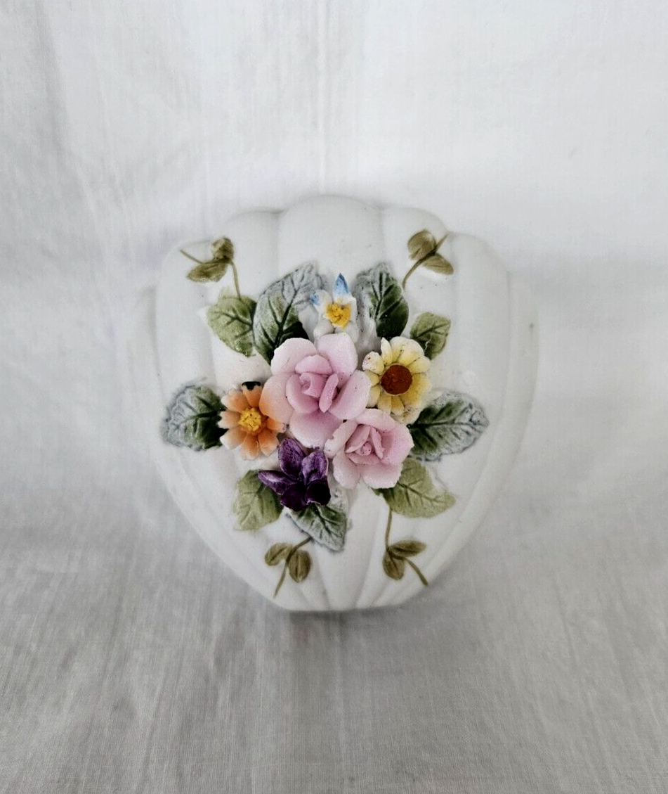 Vintage Lefton Clamshell Shaped Capodimonte Flowers Bisque Trinket