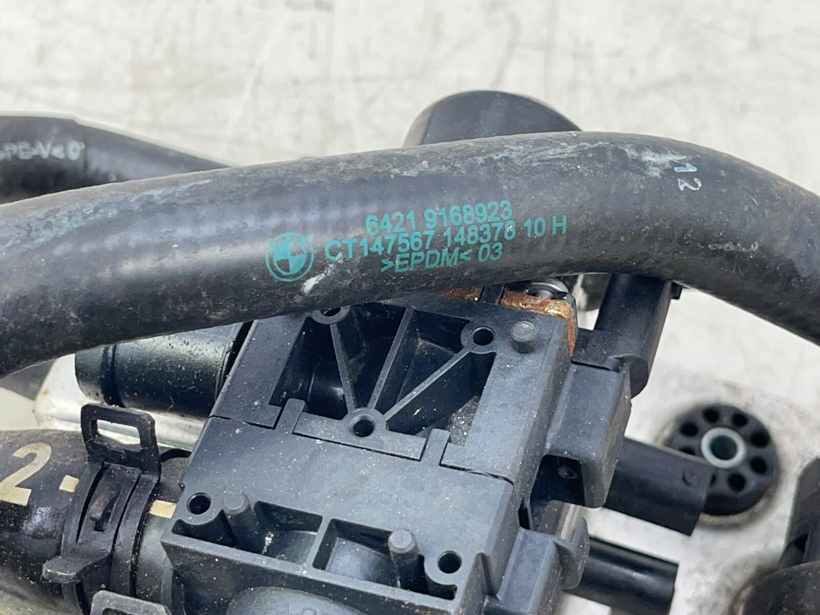 2014-2020 BMW I8 OEM AUXILIARY HEATER VALVE PUMP 9363106