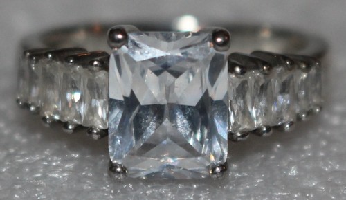 JEULIA Sterling Silver Cubic Zirconia Ring Size 8.25 5g S .925 Travel Jewelry - Picture 2 of 8