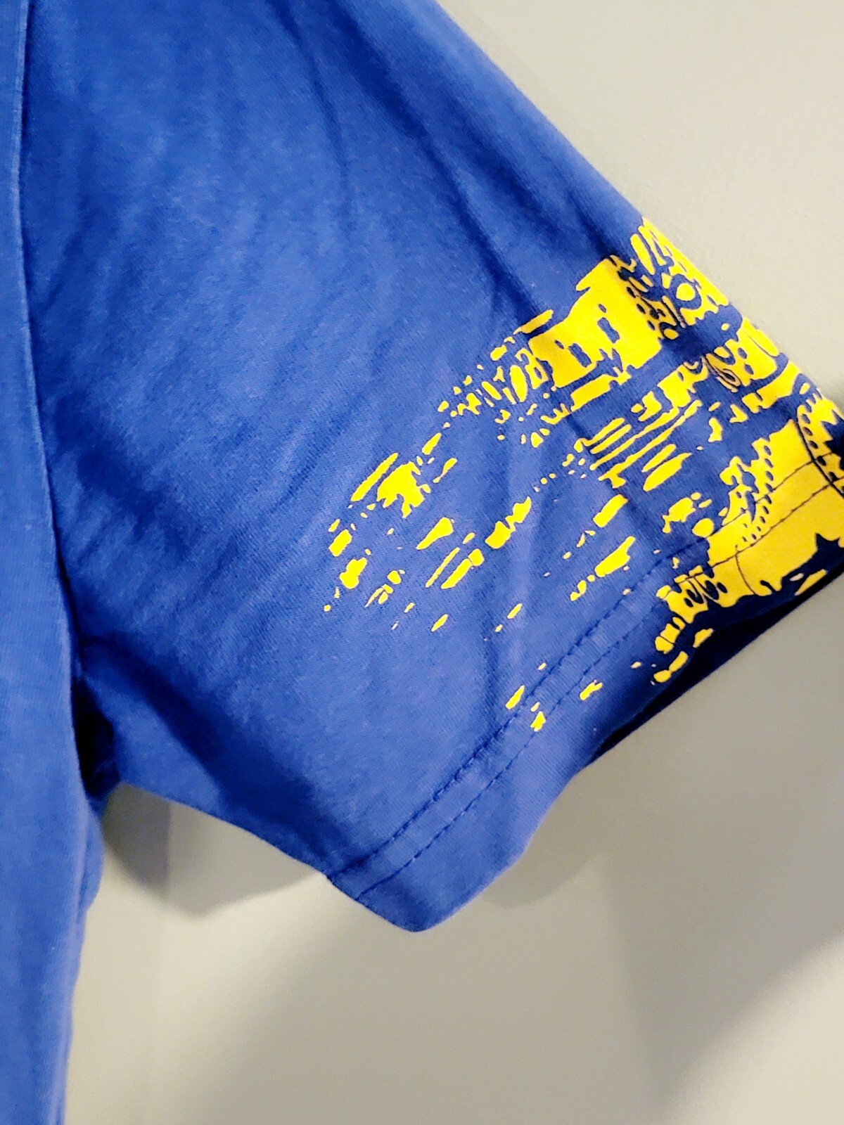 Switch Remarkable Pullover Boys Blue Colorfull Tshirt Size Large (14