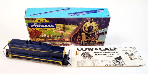 Athearn Blue Box 4030: SW 1500 motor Santa Fe alimentado por becerro | Condition: Used