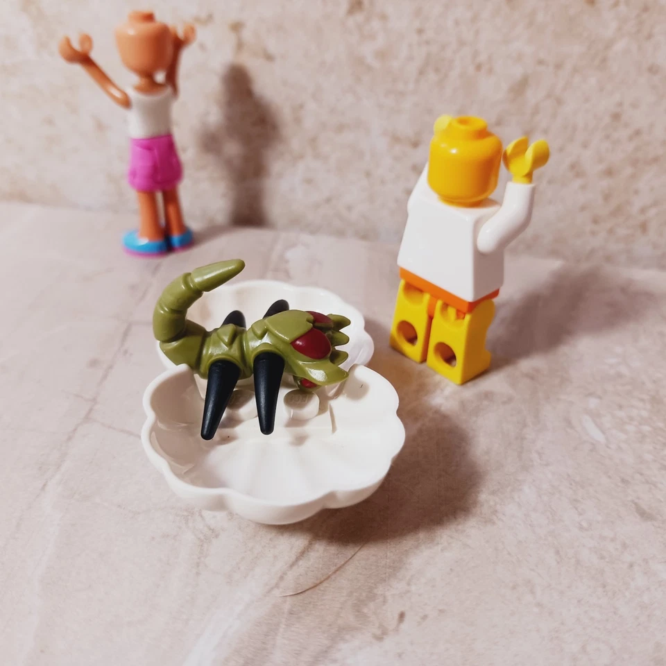 New LEGO RARE Insect Ocean Scorpion Alien Clamshell Complete Sea Monster Creepy - Image 2 of 3