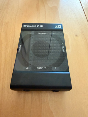 Native Instruments Audio 2 DJ