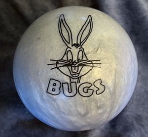 Bugs Bunny Warner Bros Vintage Bowling Ball 1999 Collectible Plastic/Spare 16 lb