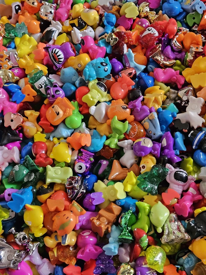 30x Gogo's Crazy Bones Modern, zufällige Figuren gemischt Mystery Konvolut. - Bild 2 von 4