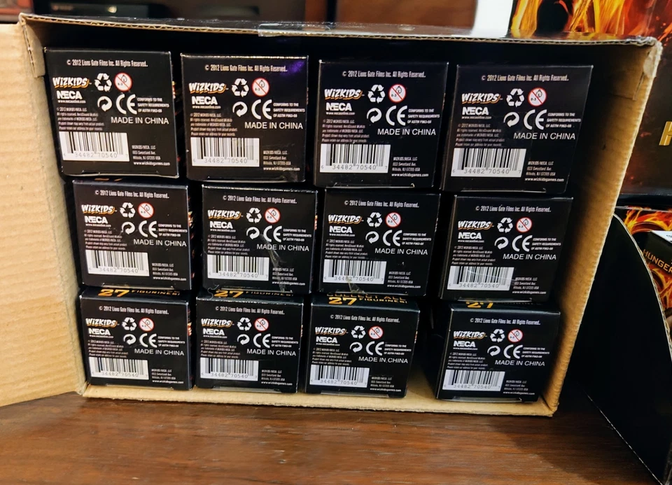 2012 NECA - Голодные игры (фигурки персонажей) совершенно новый в коробке - Изображение 2 из 4