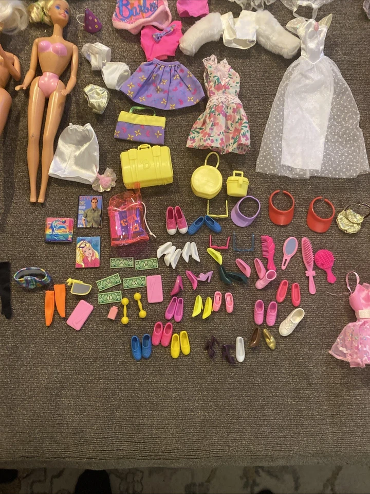 Gran Lote de Ropa, Zapatos, Sombreros, Accesorios para Muñeca Barbie++++++ Foto 4 de 4