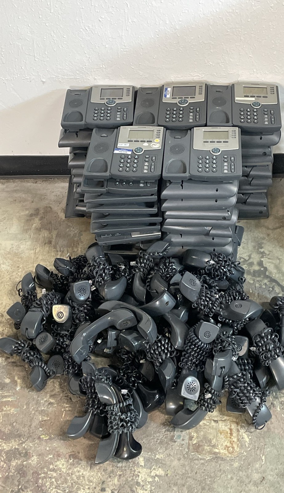 Cisco SPA525G2 SPA504G Phones with Receivers Various Models Lot of 50. Available Now for $199.95