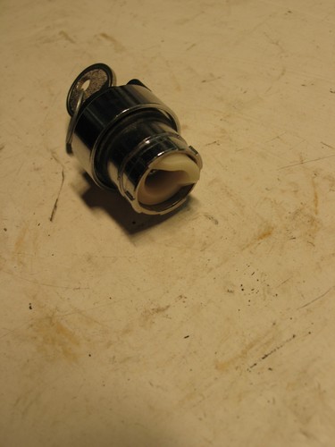 NUOVO SCHNEIDER TELEMECANIQUE ZB2-BG0 INTERRUTTORE A CHIAVE 3 POS SPR RTN A0945 - Foto 3 di 3