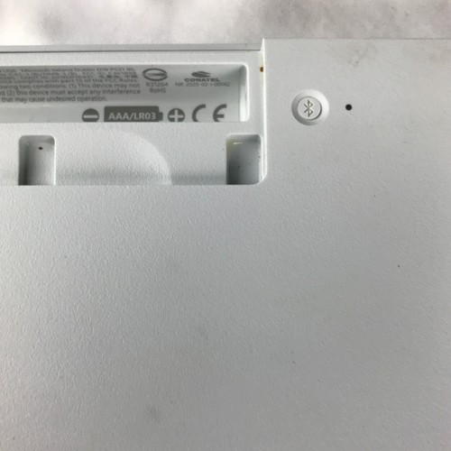 Microsoft Bluetooth Keyboard (White, Model 1898) - For Parts - Picture 2 of 10