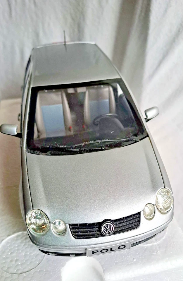 VOLKSWAGEN POLO 2001 Anson 1:18 silver dealer edition, come nuovo/as new - Immagine 4 di 4