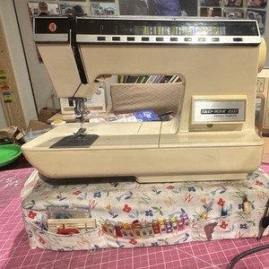 Singer Touch-Tronic 2000 Electric Free Arm Household Sewing Machine-San Diego