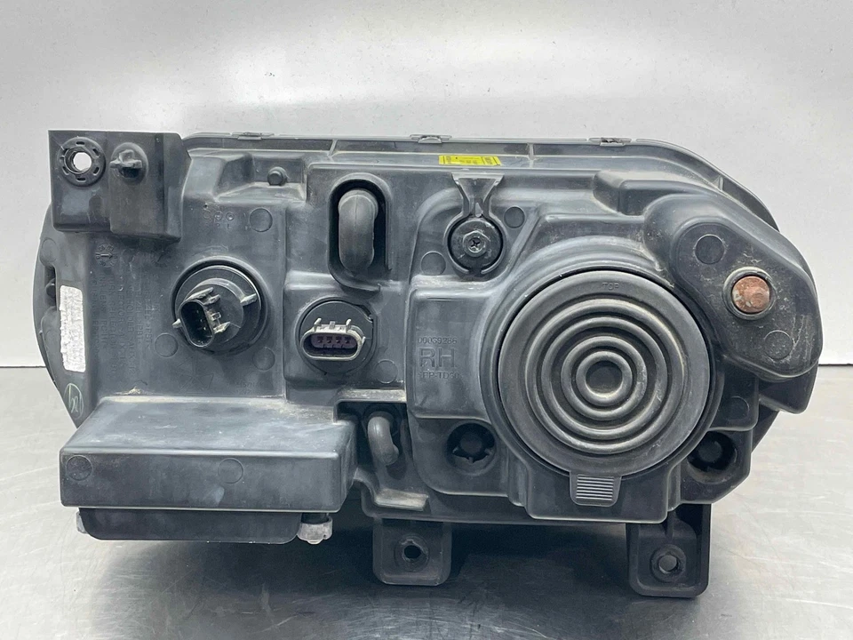 Dodge Challenger 2010 faro lámpara pasajero derecho halógeno derecho OEM 05028776AA Foto 3 de 4