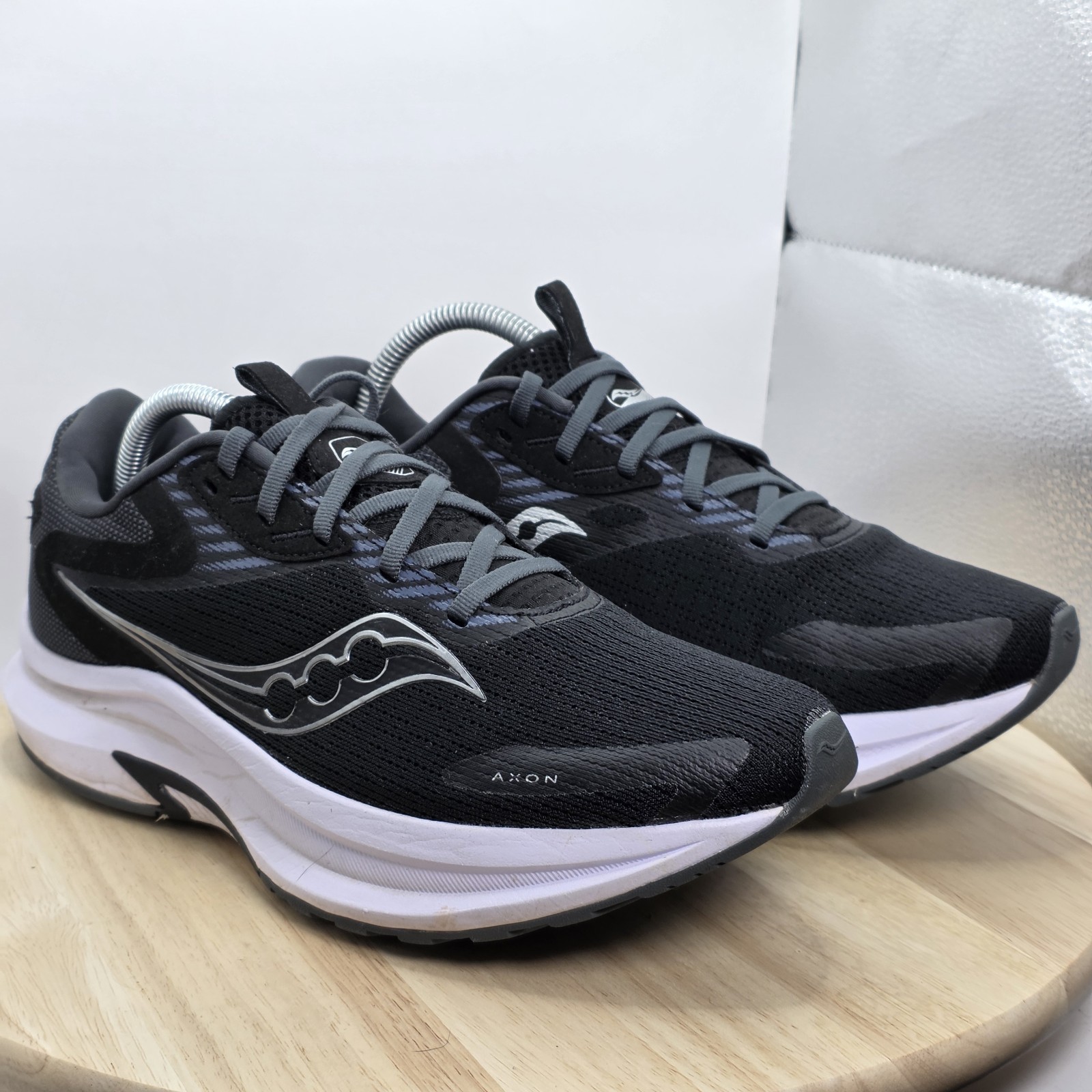 Womens Size 11 - Saucony Axon 2 Running Shoe Black/White  PWRRUN EUC S10732-05 thumbnail 5