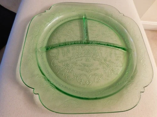 Vintage 1930's Green Uranium 10" Depression Glass Plate