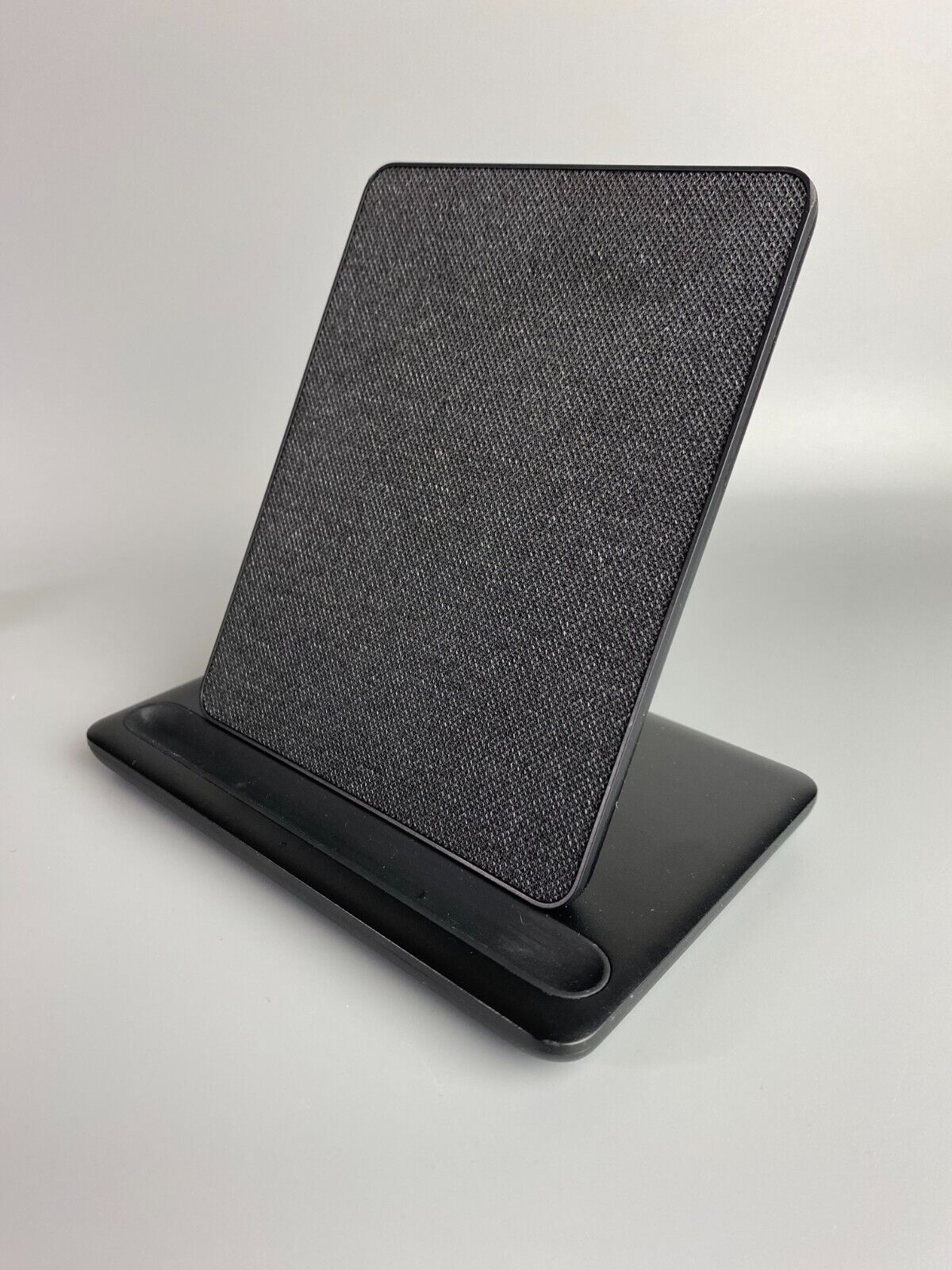 Open Box Wireless Charging Dock  Kindle Paperwhite Signature