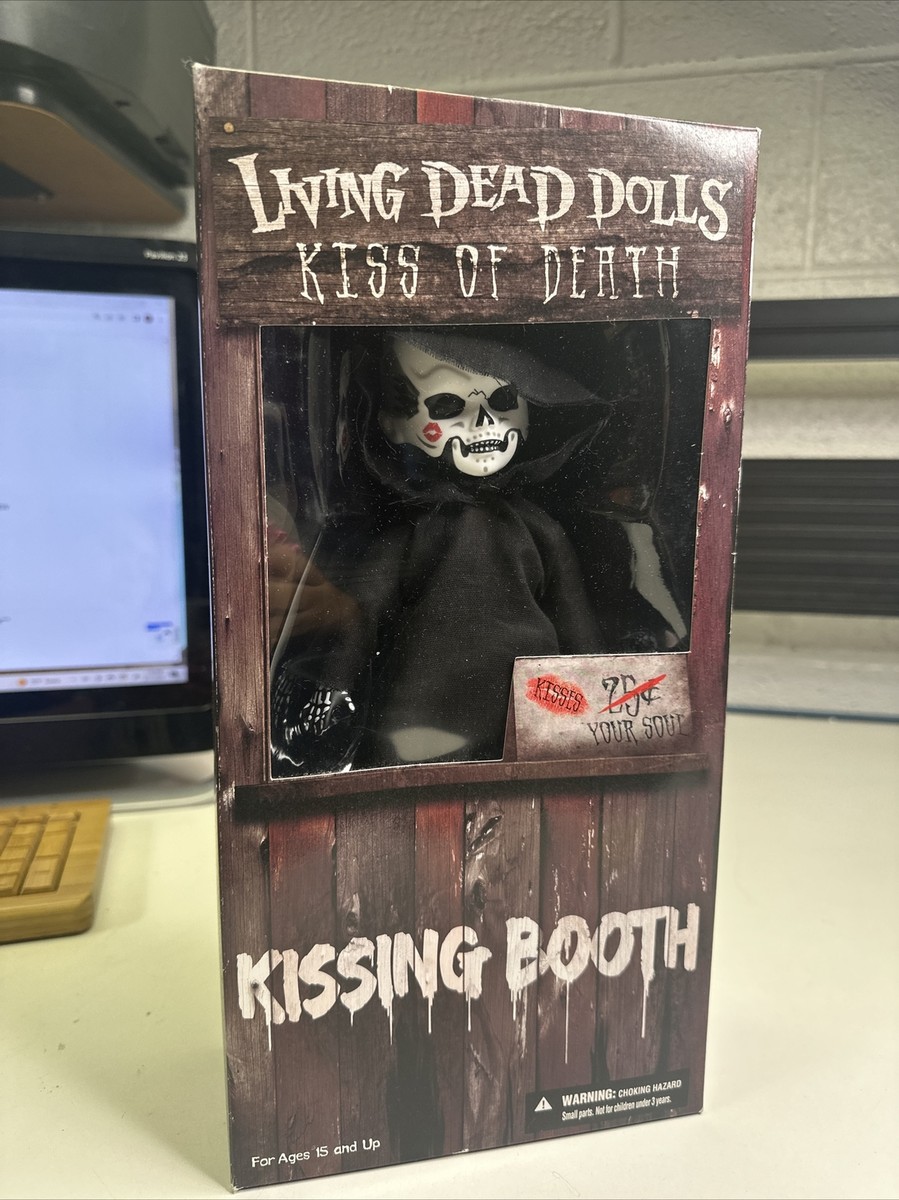 Living Dead Dolls Kiss Of Death Kissing Booth Figure Factory 