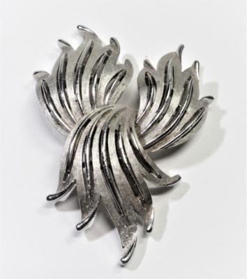 Vtg Signiert TRIFARI Krone Silvertone Textur Bogen Form Pin Brosche 3'' x 2''
