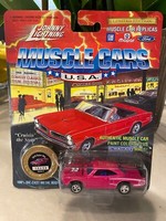 Johnny Lightning Muscle Cars USA 1970 Super Bee Series 5 - Rosa Druckguss 1:64