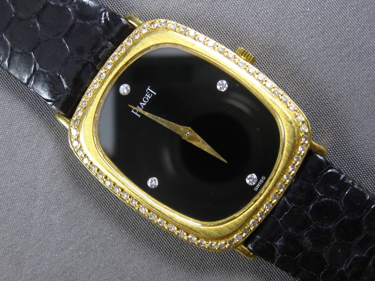 LARGE .80CT DIAMOND 18KT YELLOW GOLD BLACK SQUARE FACE  display picture 3