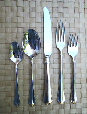 ONEIDA GOLDEN JUILLIARD Cube Stainless Flatware 66 Pc! SERVICE FOR 12 & Serv Pcs