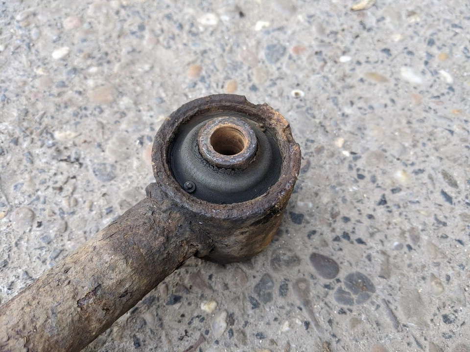 VAUXHALL FRONTERA 2003 LEFT REAR SUSPENSION CONTROL ARM - Image 2 of 3