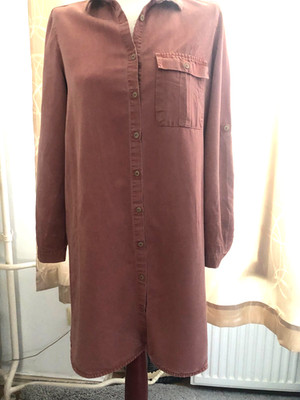 Altrosane lange Jeansbluse mit Krempelärmeln, Schlitzen, Tasche von Ming Gr. S