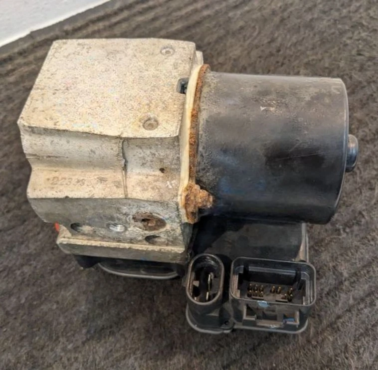 2003 Cadillac Escalade ABS Anti-Lock Brake Pump Active Brake Control Opt JL4 Oem - Image 2 of 4