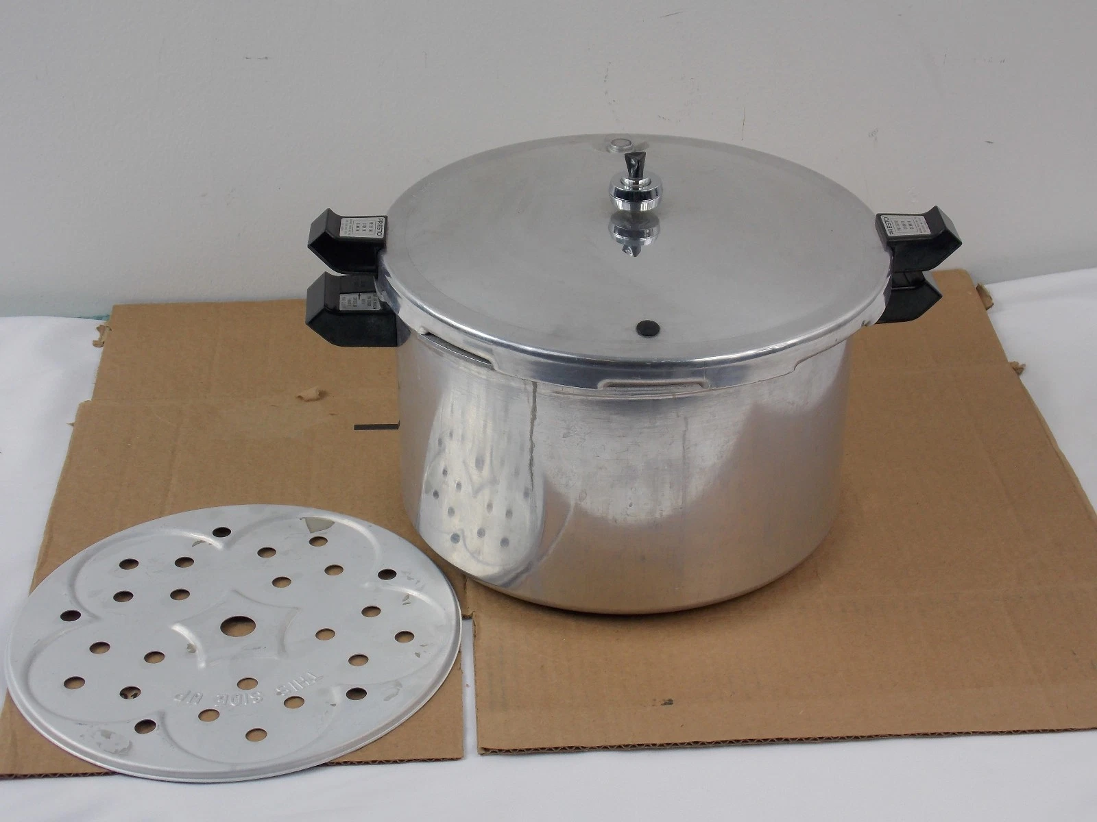 PRESTO Pressure Canner 13-Qt Cooker # 01710001 with bottom plate and jiggler