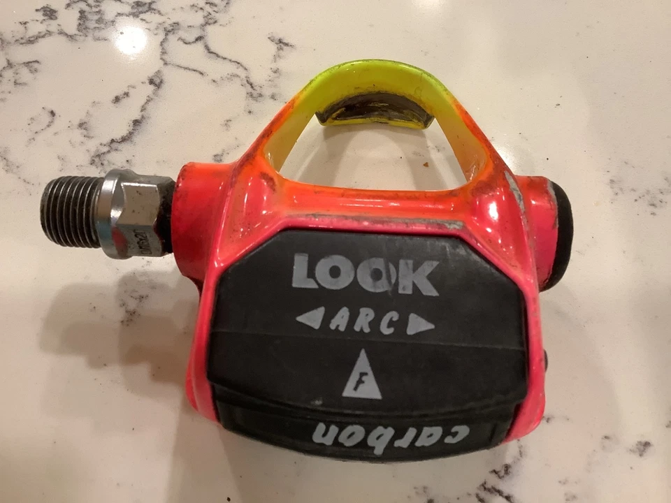 Pedales de arco de carbono Look. Rosa neón, naranja, amarillo, Ombré vintage años 80 Foto 2 de 4